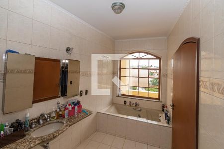 Casa à venda com 419m², 4 quartos e 4 vagasBanheiro da Suíte 1