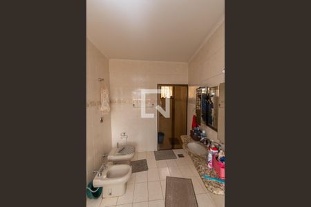 Casa à venda com 419m², 4 quartos e 4 vagasBanheiro da Suíte 1