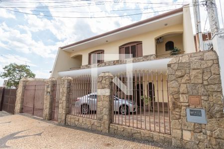 Casa à venda com 419m², 4 quartos e 4 vagasFachada
