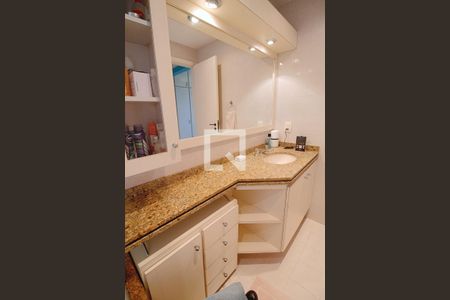 Apartamento à venda com 117m², 3 quartos e 3 vagasBanheiro da Suíte 1