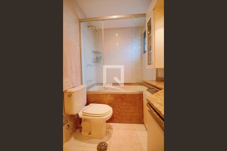 Apartamento à venda com 117m², 3 quartos e 3 vagasBanheiro da Suíte 1