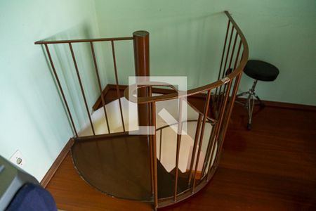 Apartamento à venda com 74m², 2 quartos e 2 vagasSuíte - Escada