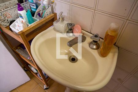 Apartamento à venda com 74m², 2 quartos e 2 vagasBanheiro Social - Pia