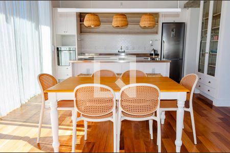 Casa de condomínio para alugar com 375m², 4 quartos e 4 vagas Casa de condomínio para alugar com 375m², 4 quartos e 4 vagasCozinha