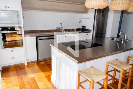 Casa de condomínio para alugar com 375m², 4 quartos e 4 vagas Casa de condomínio para alugar com 375m², 4 quartos e 4 vagasCozinha