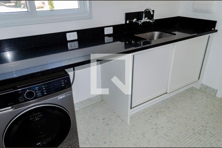 Casa de condomínio para alugar com 375m², 4 quartos e 4 vagas Casa de condomínio para alugar com 375m², 4 quartos e 4 vagasÁrea de Serviço