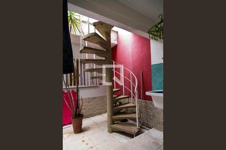 Casa à venda com 125m², 3 quartos e 1 vagaÁrea de Serviço - Escada