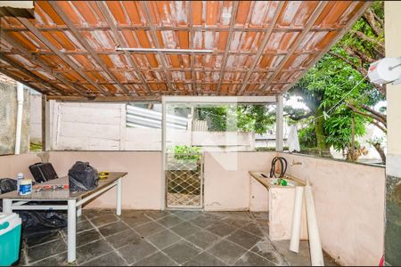 Casa à venda com 160m², 3 quartos e 2 vagas Casa à venda com 160m², 3 quartos e 2 vagasVaranda - Área de Serviço