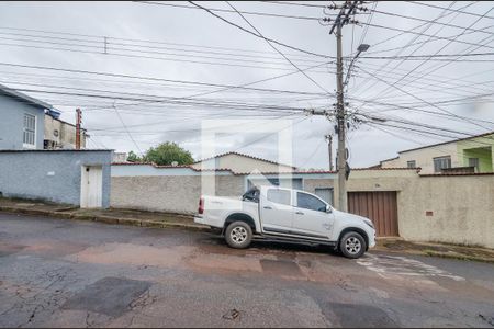 Casa à venda com 160m², 3 quartos e 2 vagas Casa à venda com 160m², 3 quartos e 2 vagasFachada