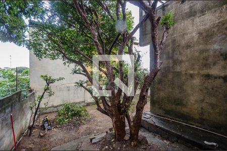 Casa à venda com 160m², 3 quartos e 2 vagas Casa à venda com 160m², 3 quartos e 2 vagasQuintal