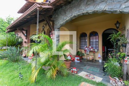 Casa à venda com 200m², 3 quartos e 4 vagas Casa à venda com 200m², 3 quartos e 4 vagasEntrada