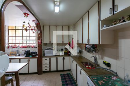 Casa à venda com 200m², 3 quartos e 4 vagas Casa à venda com 200m², 3 quartos e 4 vagasCozinha