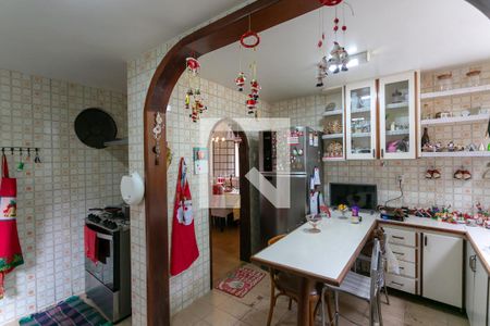 Casa à venda com 200m², 3 quartos e 4 vagas Casa à venda com 200m², 3 quartos e 4 vagasCozinha