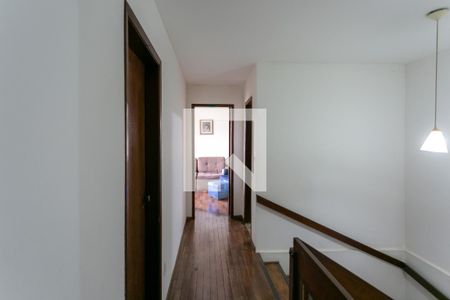 Casa à venda com 200m², 3 quartos e 4 vagas Casa à venda com 200m², 3 quartos e 4 vagasCorredor