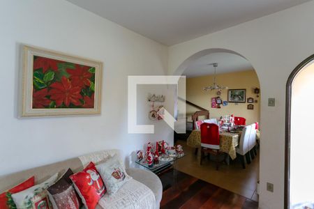 Sala de casa à venda com 3 quartos, 200m² em Cachoeirinha, Belo Horizonte