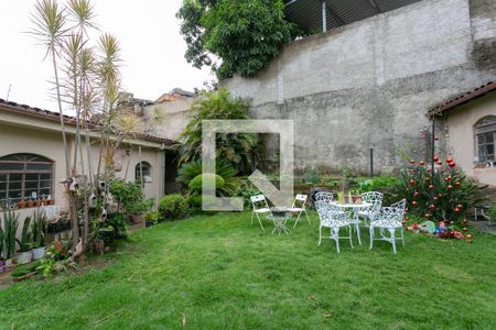 Casa à venda com 200m², 3 quartos e 4 vagas Casa à venda com 200m², 3 quartos e 4 vagasJardim