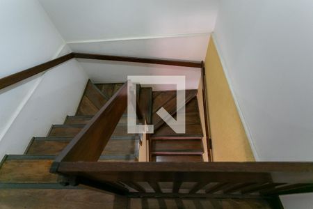 Casa à venda com 200m², 3 quartos e 4 vagas Casa à venda com 200m², 3 quartos e 4 vagasEscadas