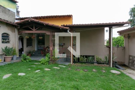 Casa à venda com 200m², 3 quartos e 4 vagas Casa à venda com 200m², 3 quartos e 4 vagasJardim