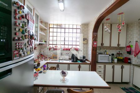Casa à venda com 200m², 3 quartos e 4 vagas Casa à venda com 200m², 3 quartos e 4 vagasCozinha