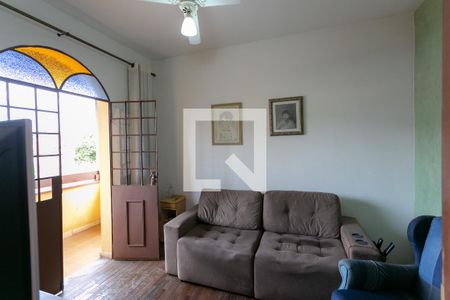 Casa à venda com 200m², 3 quartos e 4 vagas Casa à venda com 200m², 3 quartos e 4 vagasQuarto 4