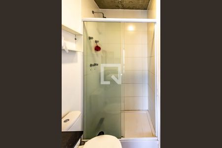 Banheiro de apartamento para alugar com 1 quarto, 28m² em República, São Paulo