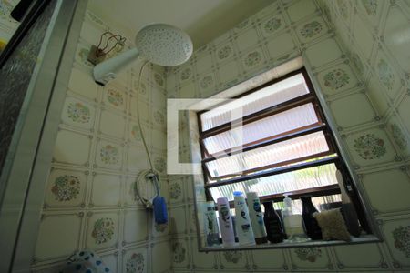 Casa à venda com 121m², 3 quartos e 2 vagasChuveiro