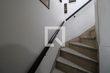 Escada de casa à venda com 3 quartos, 121m² em Jardim Santa Cruz (campo Grande), São Paulo