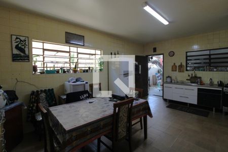 Casa à venda com 121m², 3 quartos e 2 vagasCozinha