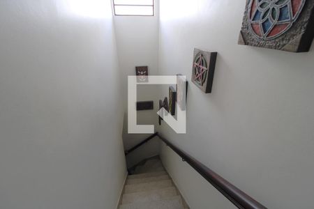 Escada de casa à venda com 3 quartos, 121m² em Jardim Santa Cruz (campo Grande), São Paulo