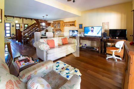 Sala de casa à venda com 3 quartos, 235m² em Guarujá, Porto Alegre