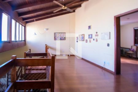 Casa à venda com 235m², 3 quartos e 2 vagasCorredor