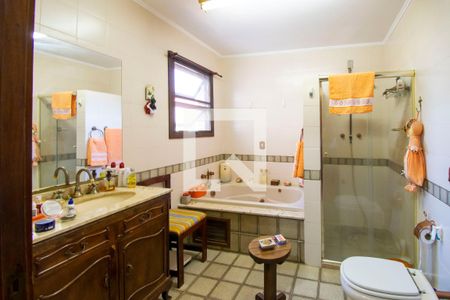 Casa à venda com 235m², 3 quartos e 2 vagasBanheiro da Suíte