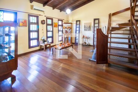 Sala de casa à venda com 3 quartos, 235m² em Guarujá, Porto Alegre