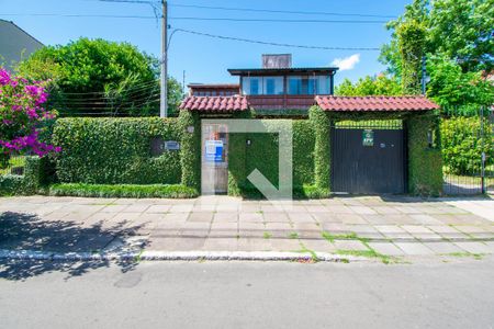 Casa à venda com 235m², 3 quartos e 2 vagasFachada