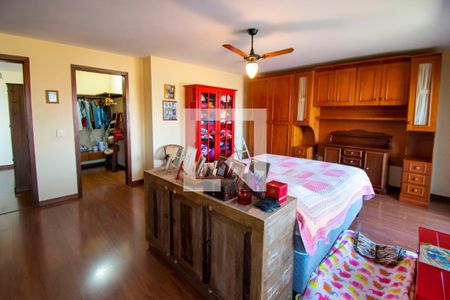 Casa à venda com 235m², 3 quartos e 2 vagasSuíte