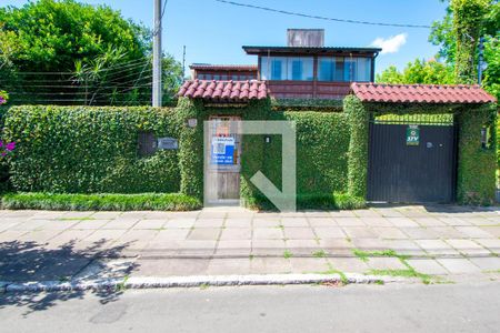 Casa à venda com 235m², 3 quartos e 2 vagasFachada