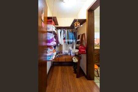 Casa à venda com 235m², 3 quartos e 2 vagasCloset da suíte