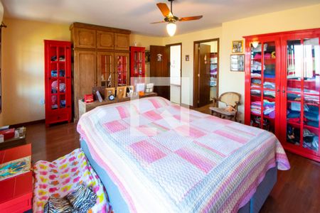 Casa à venda com 235m², 3 quartos e 2 vagasSuíte