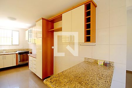 Casa à venda com 250m², 3 quartos e 6 vagas Casa à venda com 250m², 3 quartos e 6 vagasCozinha