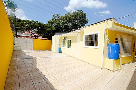 Casa à venda com 250m², 3 quartos e 6 vagas Casa à venda com 250m², 3 quartos e 6 vagasQuintal