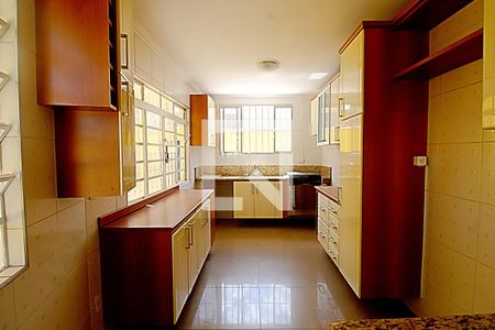 Casa à venda com 250m², 3 quartos e 6 vagas Casa à venda com 250m², 3 quartos e 6 vagasCozinha