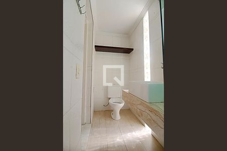 Casa à venda com 250m², 3 quartos e 6 vagas Casa à venda com 250m², 3 quartos e 6 vagasBanheiro da Suíte 1