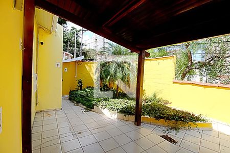 Casa à venda com 250m², 3 quartos e 6 vagas Casa à venda com 250m², 3 quartos e 6 vagasQuintal