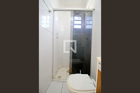 Casa à venda com 250m², 3 quartos e 6 vagas Casa à venda com 250m², 3 quartos e 6 vagasBanheiro da Edícula