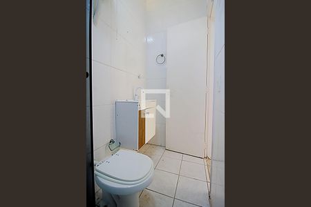 Casa à venda com 250m², 3 quartos e 6 vagas Casa à venda com 250m², 3 quartos e 6 vagasBanheiro da Edícula