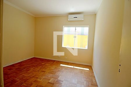 Casa à venda com 250m², 3 quartos e 6 vagas Casa à venda com 250m², 3 quartos e 6 vagasQuarto 2