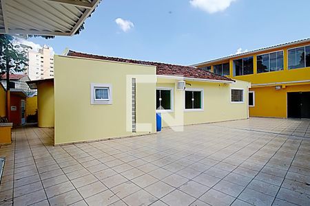 Casa à venda com 250m², 3 quartos e 6 vagas Casa à venda com 250m², 3 quartos e 6 vagasQuintal
