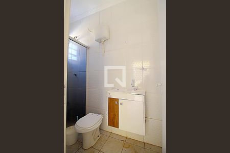 Casa à venda com 250m², 3 quartos e 6 vagas Casa à venda com 250m², 3 quartos e 6 vagasBanheiro da Edícula