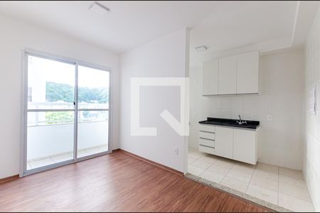 Sala de apartamento para alugar com 3 quartos, 63m² em Maria Paula, São Gonçalo