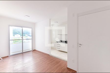 Sala de apartamento para alugar com 3 quartos, 63m² em Maria Paula, São Gonçalo